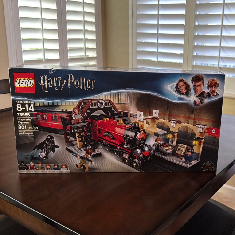 LEGO Hogwarts Express Train Set - Red and Black